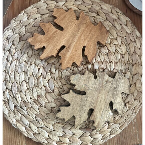 Wooden Oak Leaf Set Of 2 Rustic Home Decor Handcrafted Coasters Table Display - Picture 2 of 3